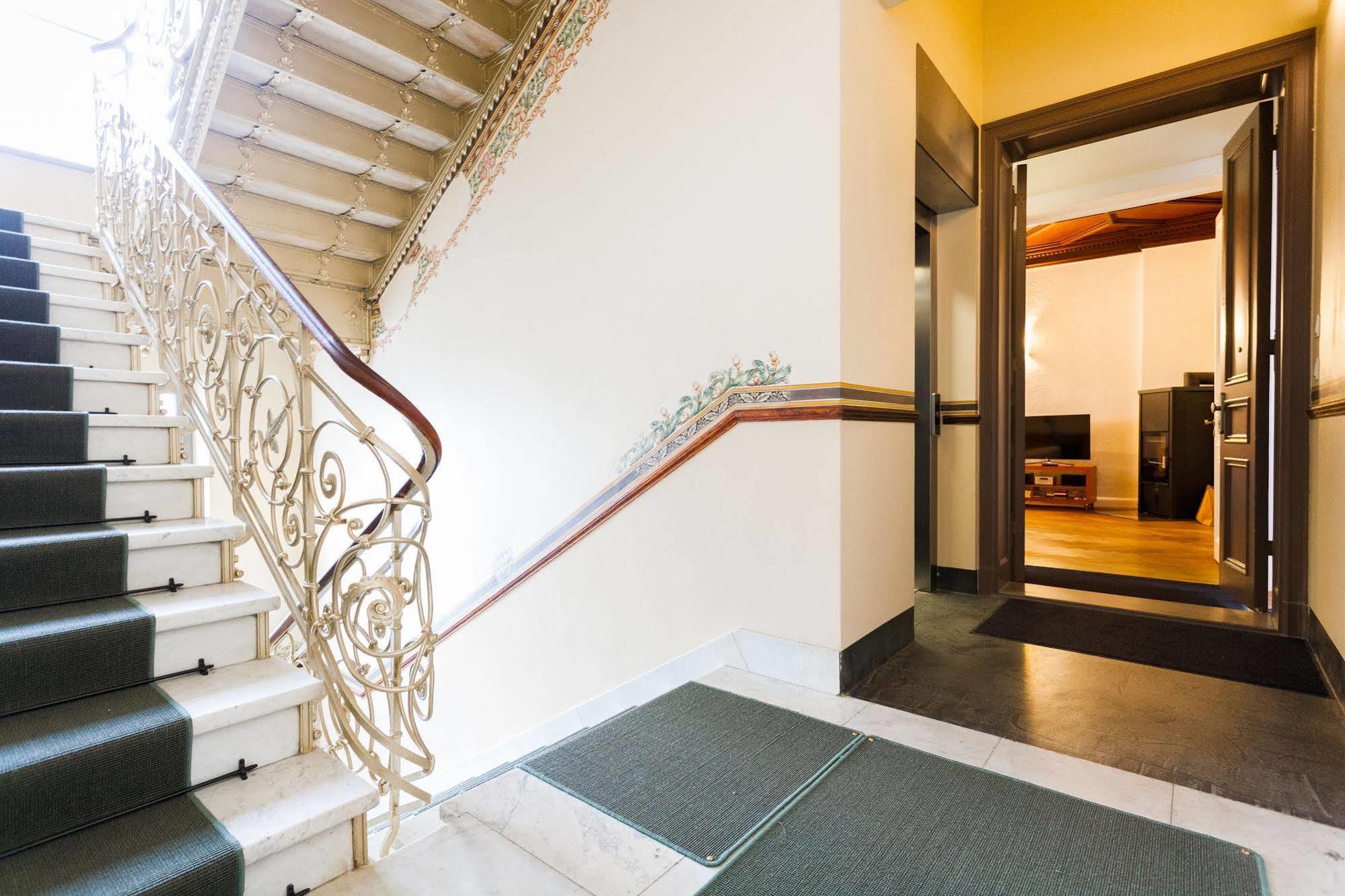 Aptc Downtown Monument4rent Near Checkpoint Charlie Berlijn